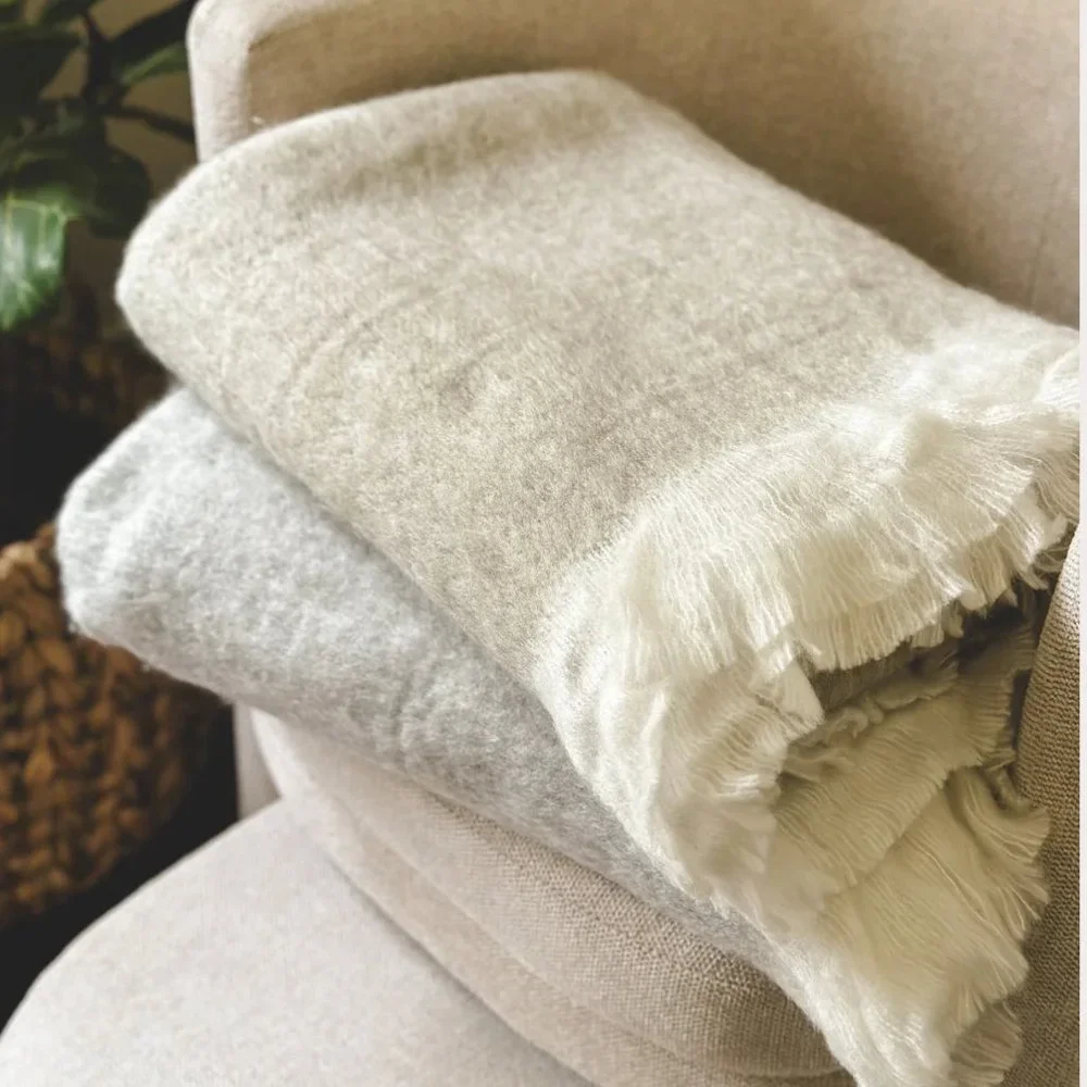NWT Soft Fringe Knit Throw in Pebble - Picture 1 of 4